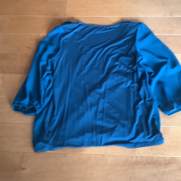 Medium blouse - Picture 3 of 3